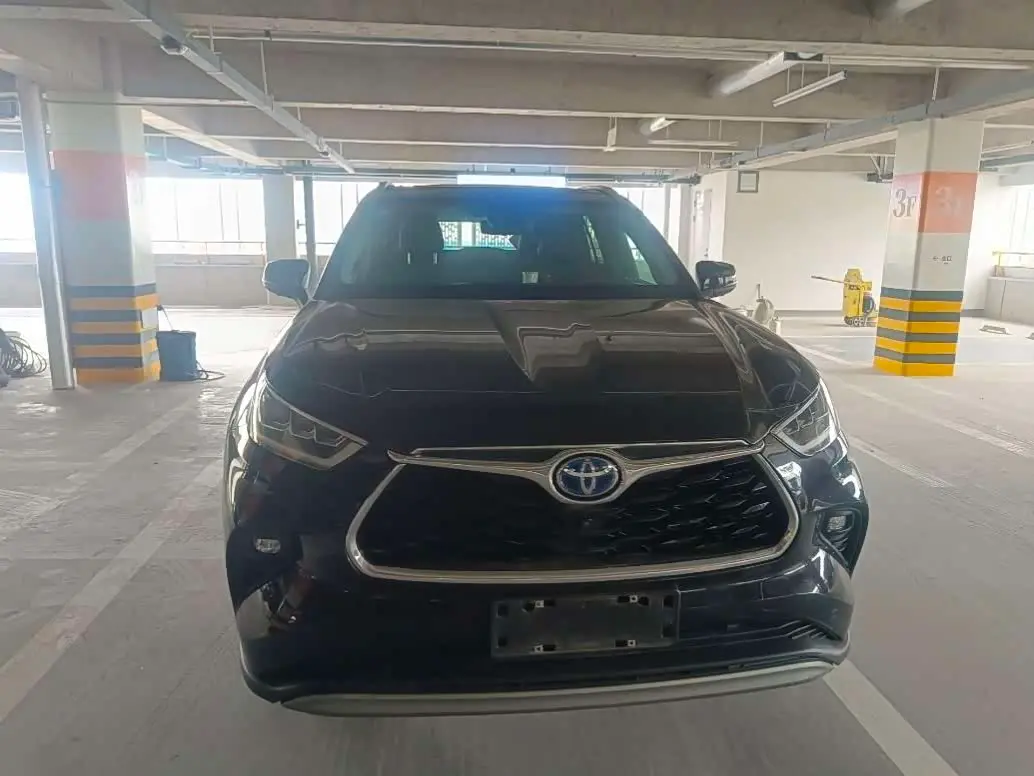 Toyota Highlander 2022 — Фото 2/12