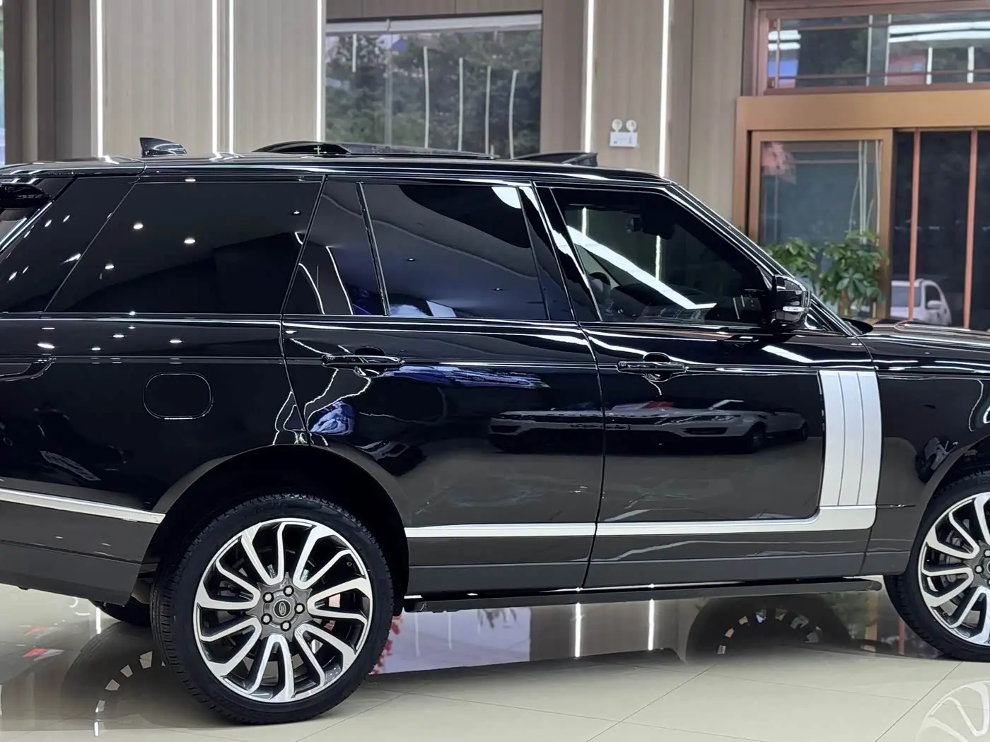 Land Rover Range Rover 2020 — Фото 14/19