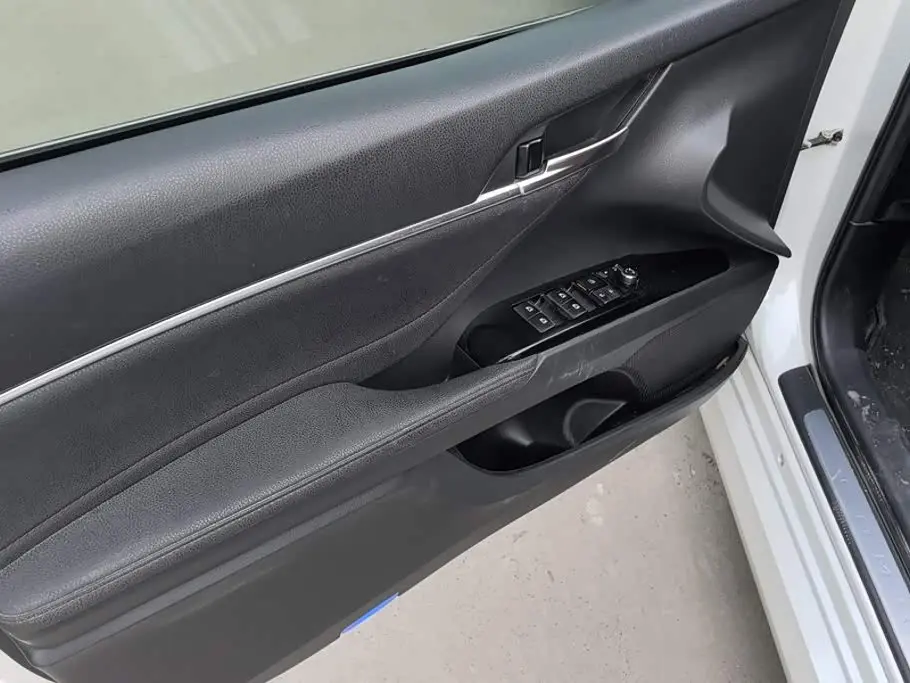 Toyota Camry 2020 — Photo 7/16