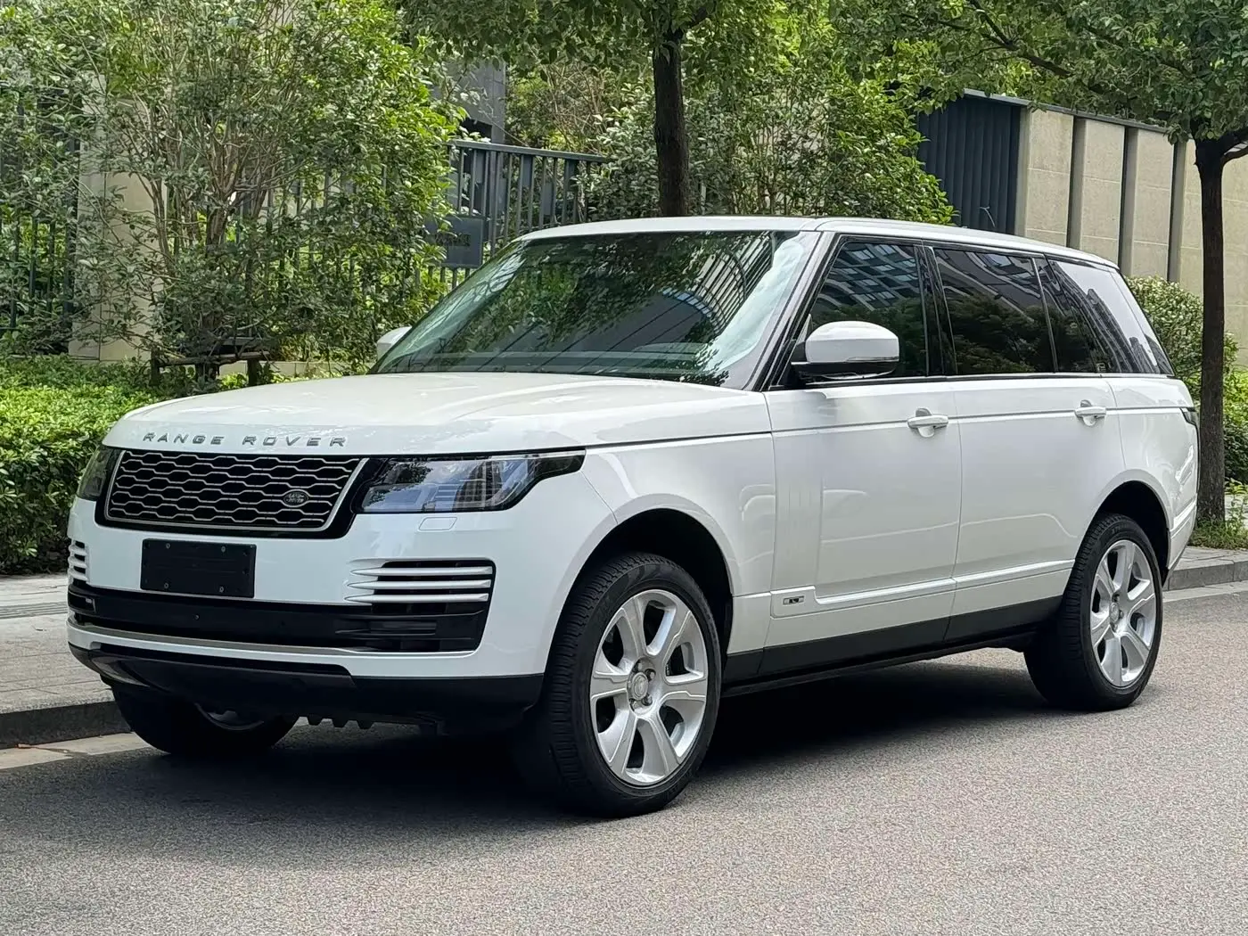Land Rover Range Rover 2019 — Фото 1/20