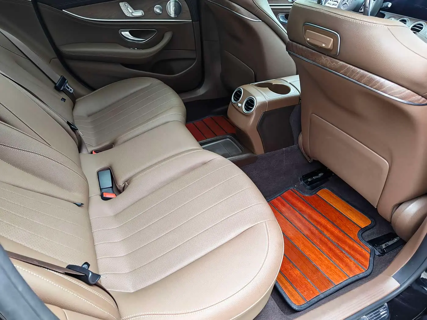 Mercedes-Benz E-Class 2020 — Фото 13/20