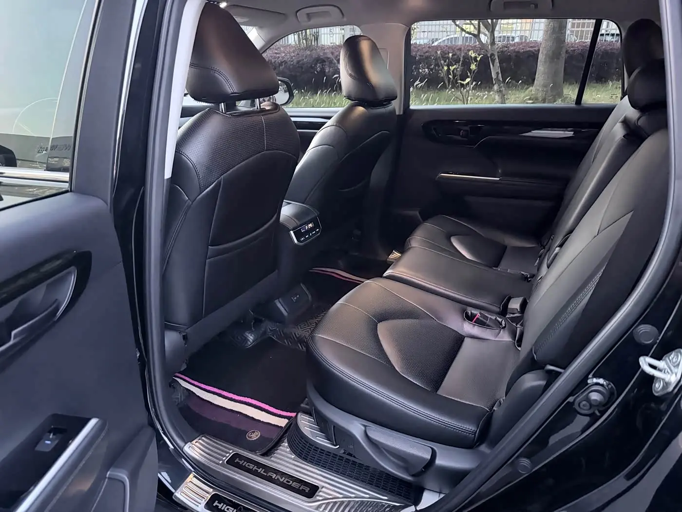 Toyota Highlander 2022 — Фото 8/15