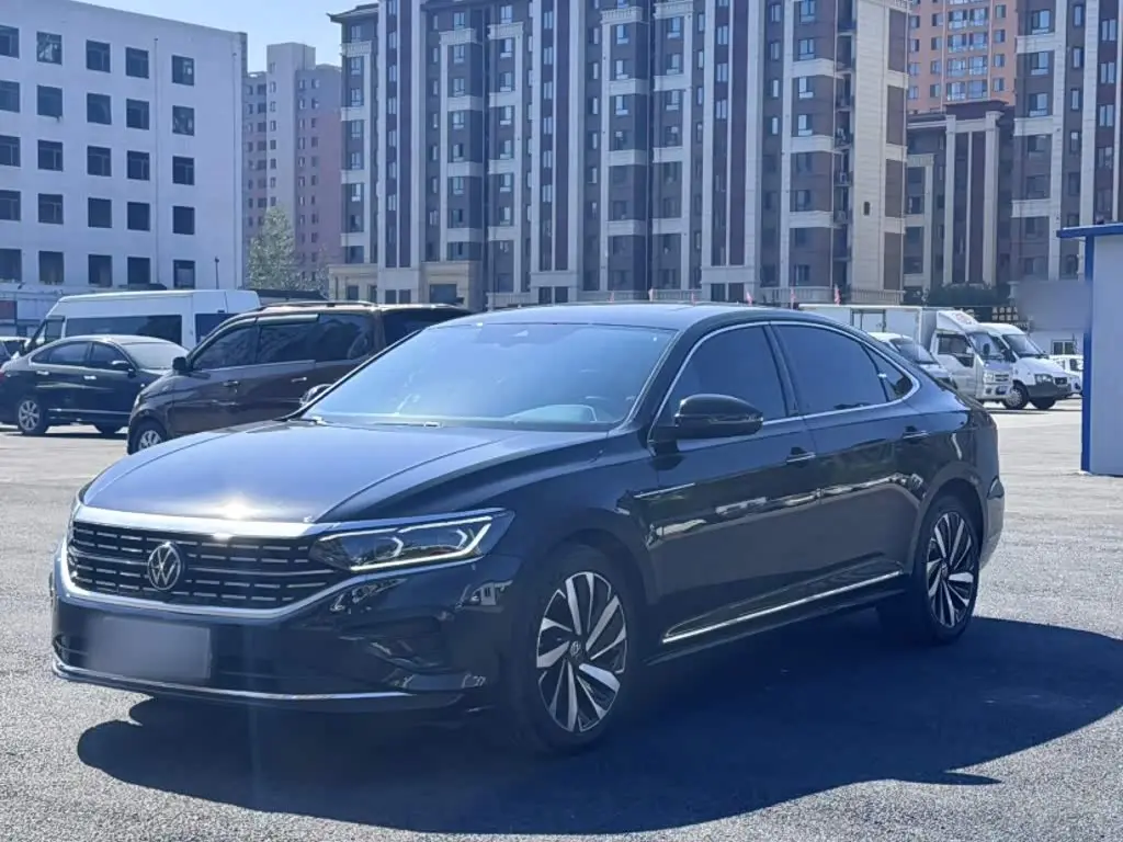 Volkswagen Passat 2023 — Фото 1/20