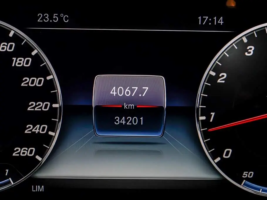 Mercedes-Benz E-Class 2019 — Şəkil 15/20