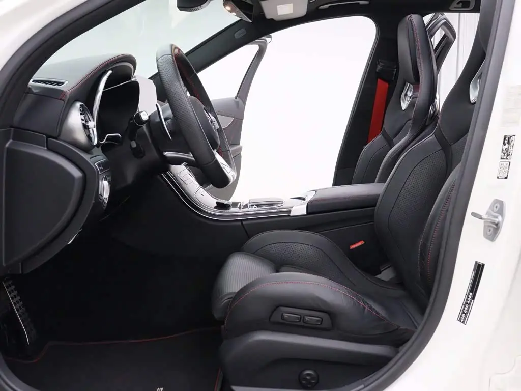 Mercedes-Benz C-Class AMG 2020 — Photo 2/20