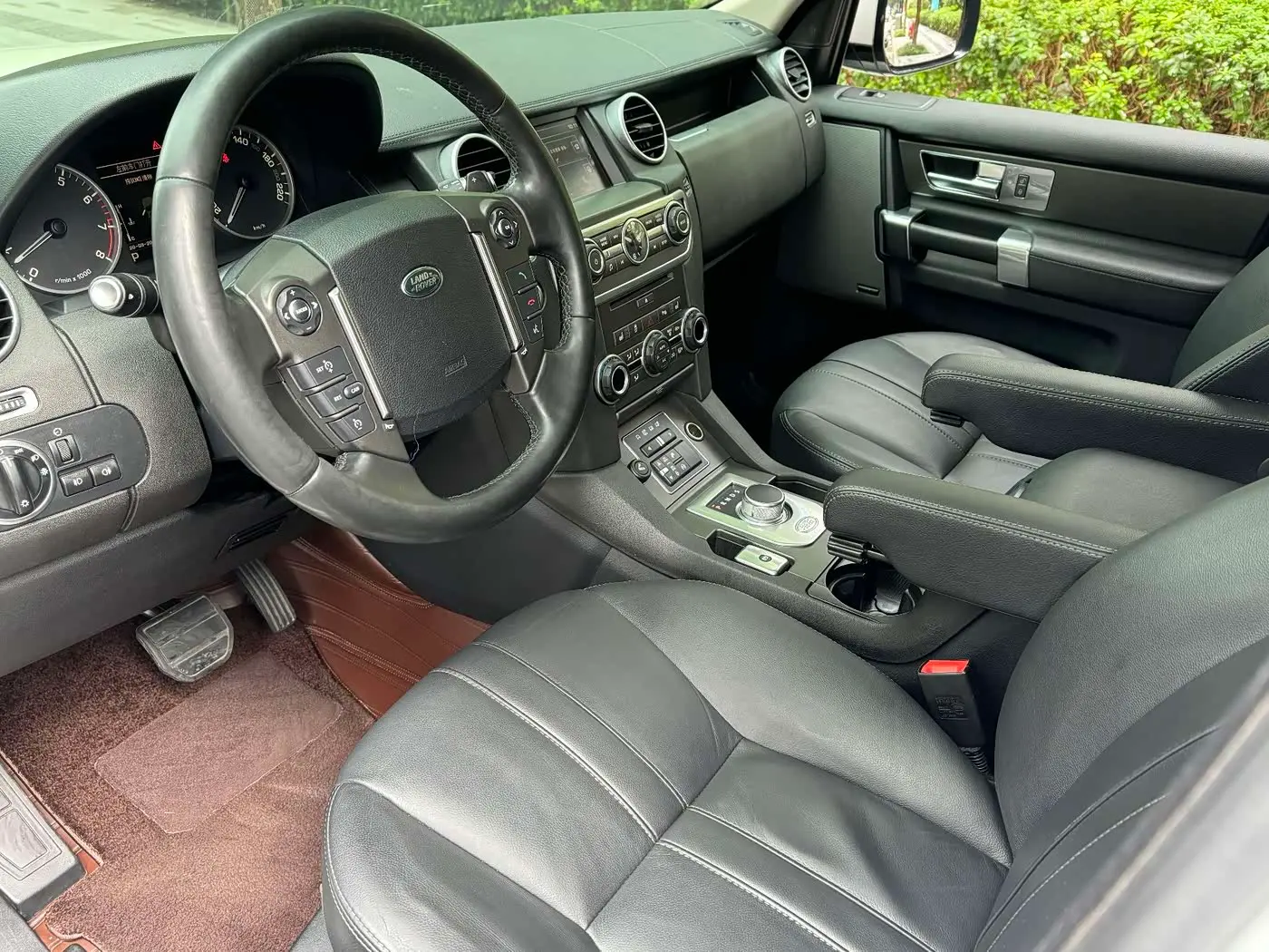 Land Rover Discovery 2016 — Фото 8/15