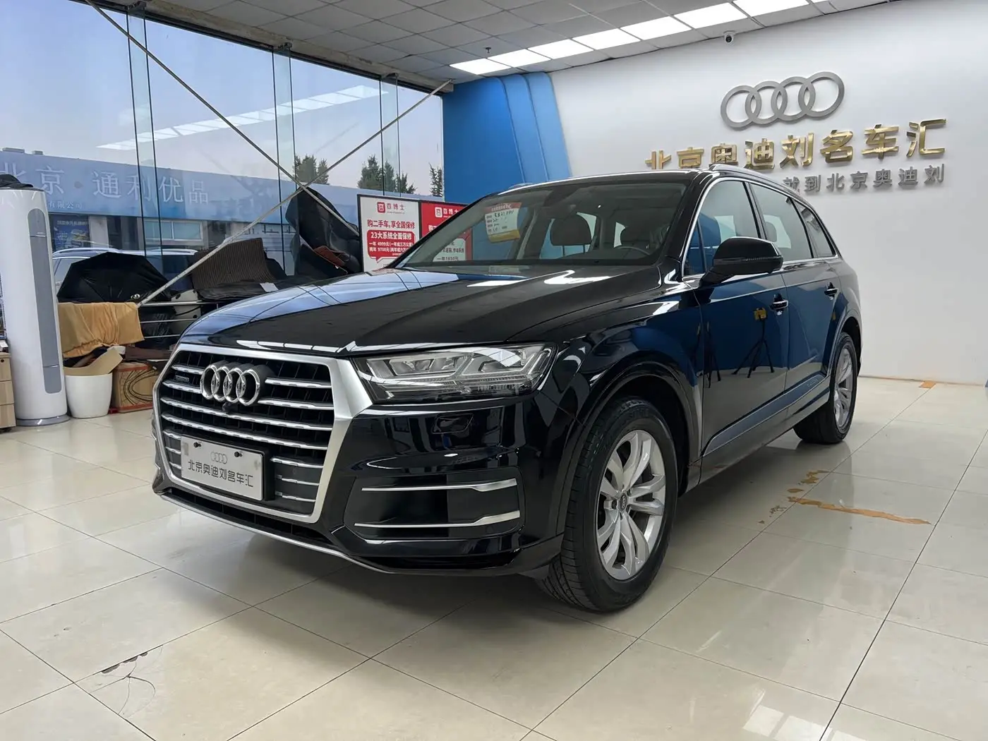 Audi Q7 2019 — Фото 1/9