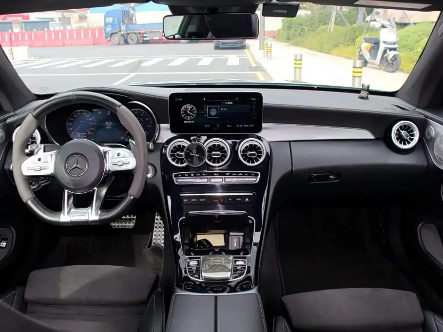 Mercedes-Benz C-Class AMG 2019 — ფოტო 15/18