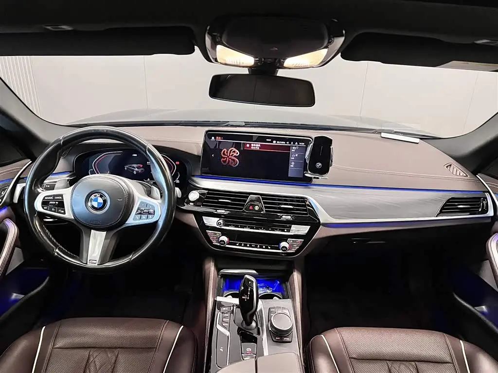 BMW 5 Series 2021 — Photo 12/20