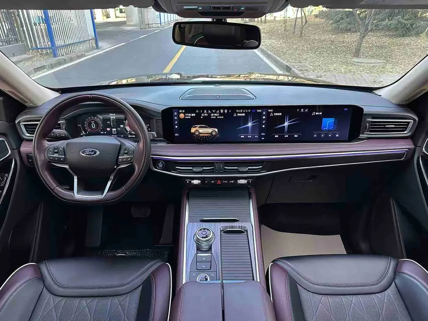 Ford Explorer 2023 — Photo 7/16