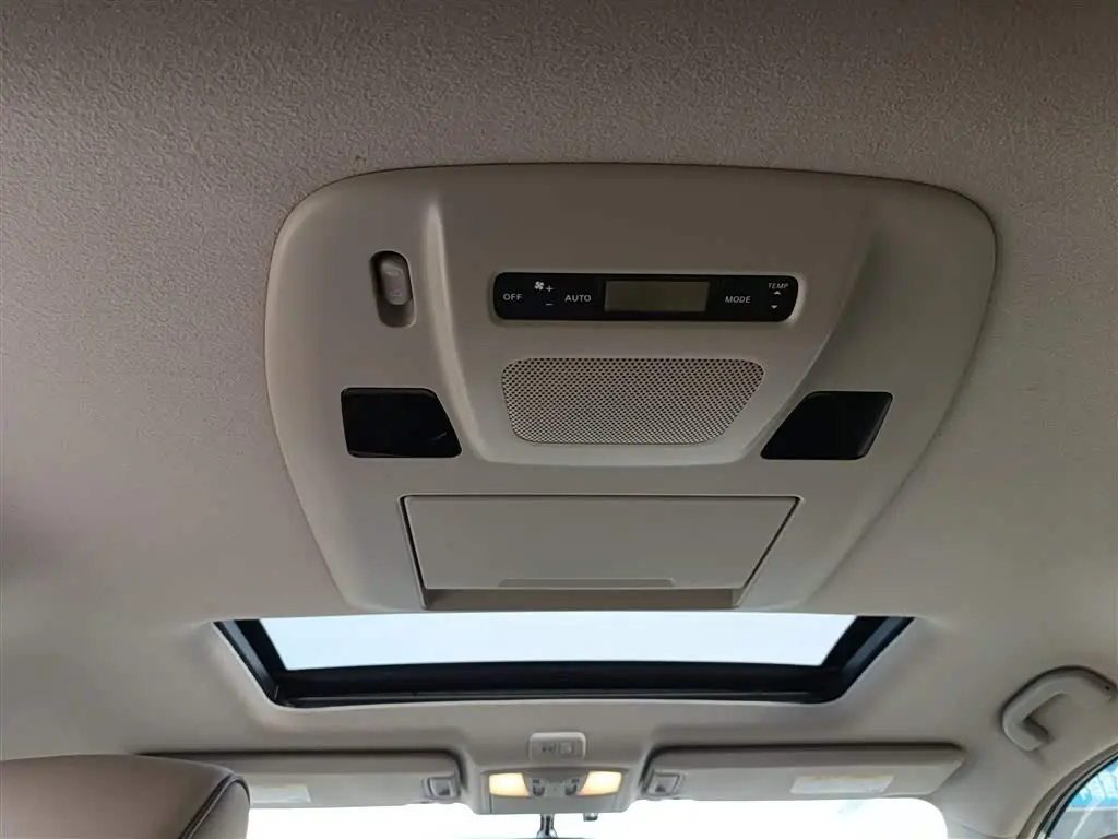 Nissan Quest 2016 — Фото 18/20