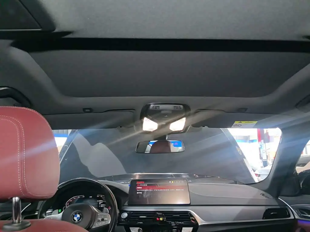 BMW 5 Series 2023 — Photo 18/20