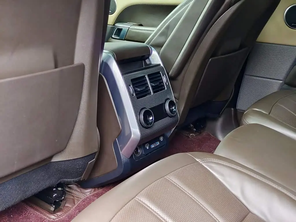 Land Rover Range Rover Sport 2018 — Photo 9/11