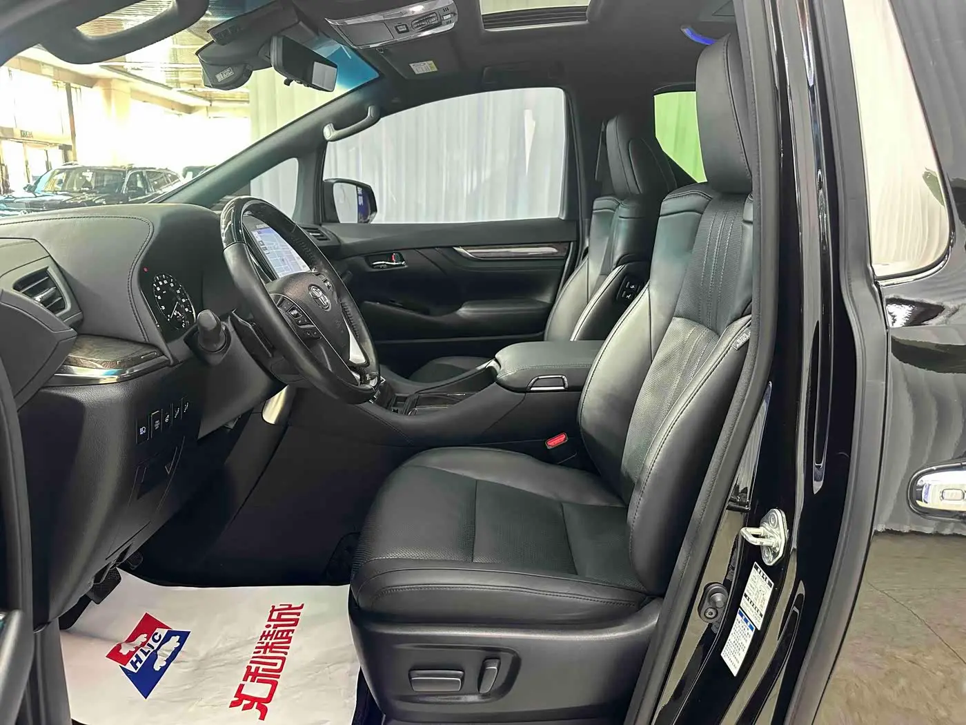 Toyota Vellfire 2023 — ფოტო 4/20