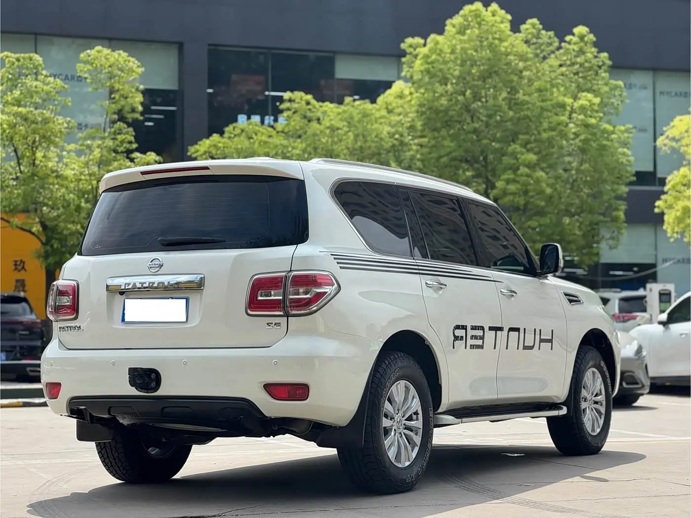 Nissan Patrol 2018 — Фото 11/17