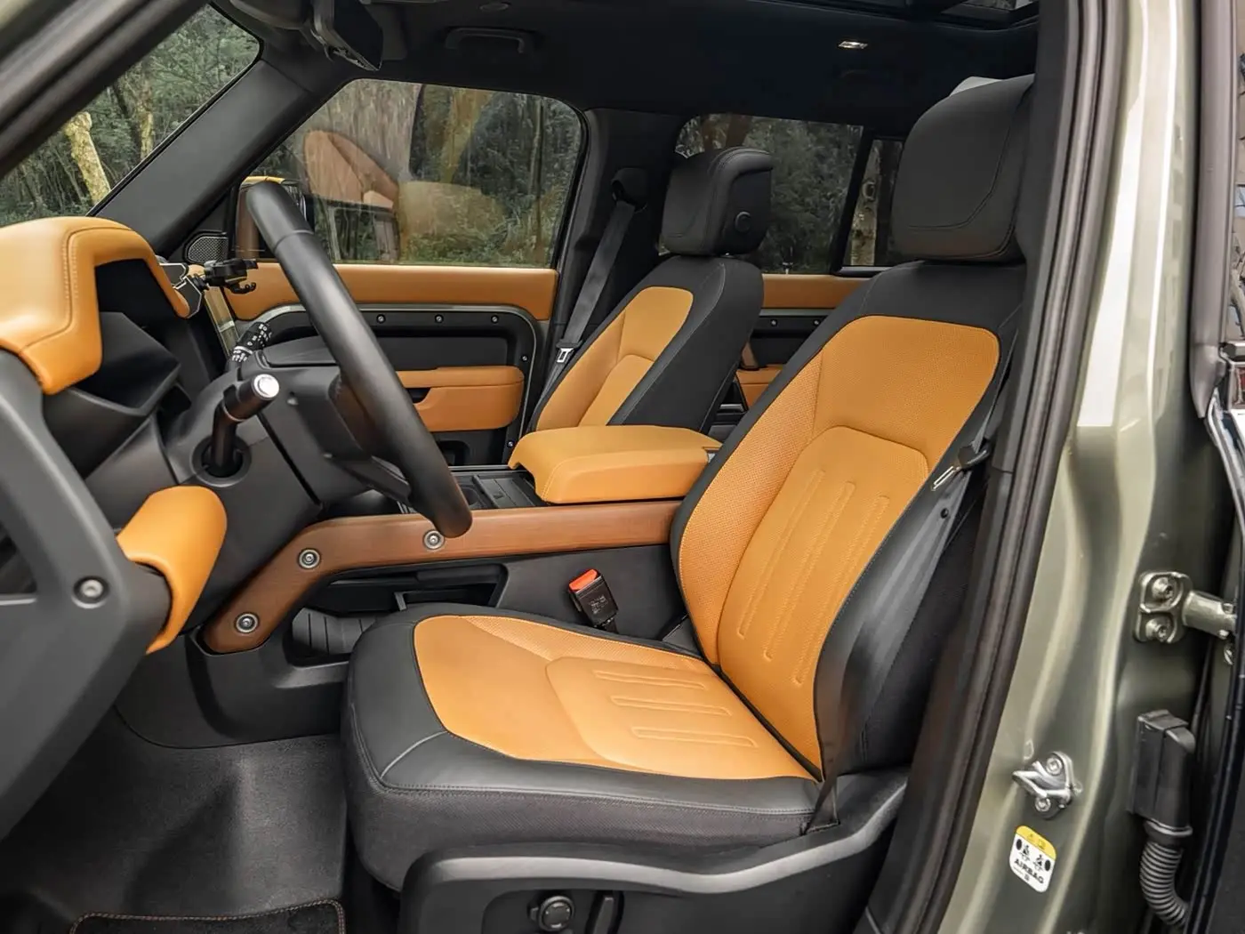 Land Rover Defender 2023 — Фото 6/17