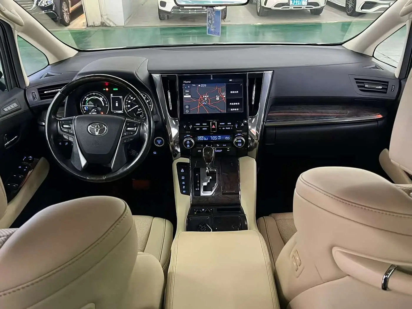 Toyota Vellfire 2022 — Photo 5/9