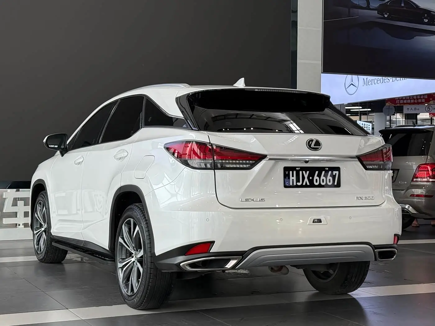 Lexus RX 2021 — Фото 7/17