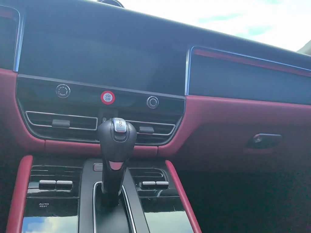 Porsche Macan 2023 — Photo 14/14