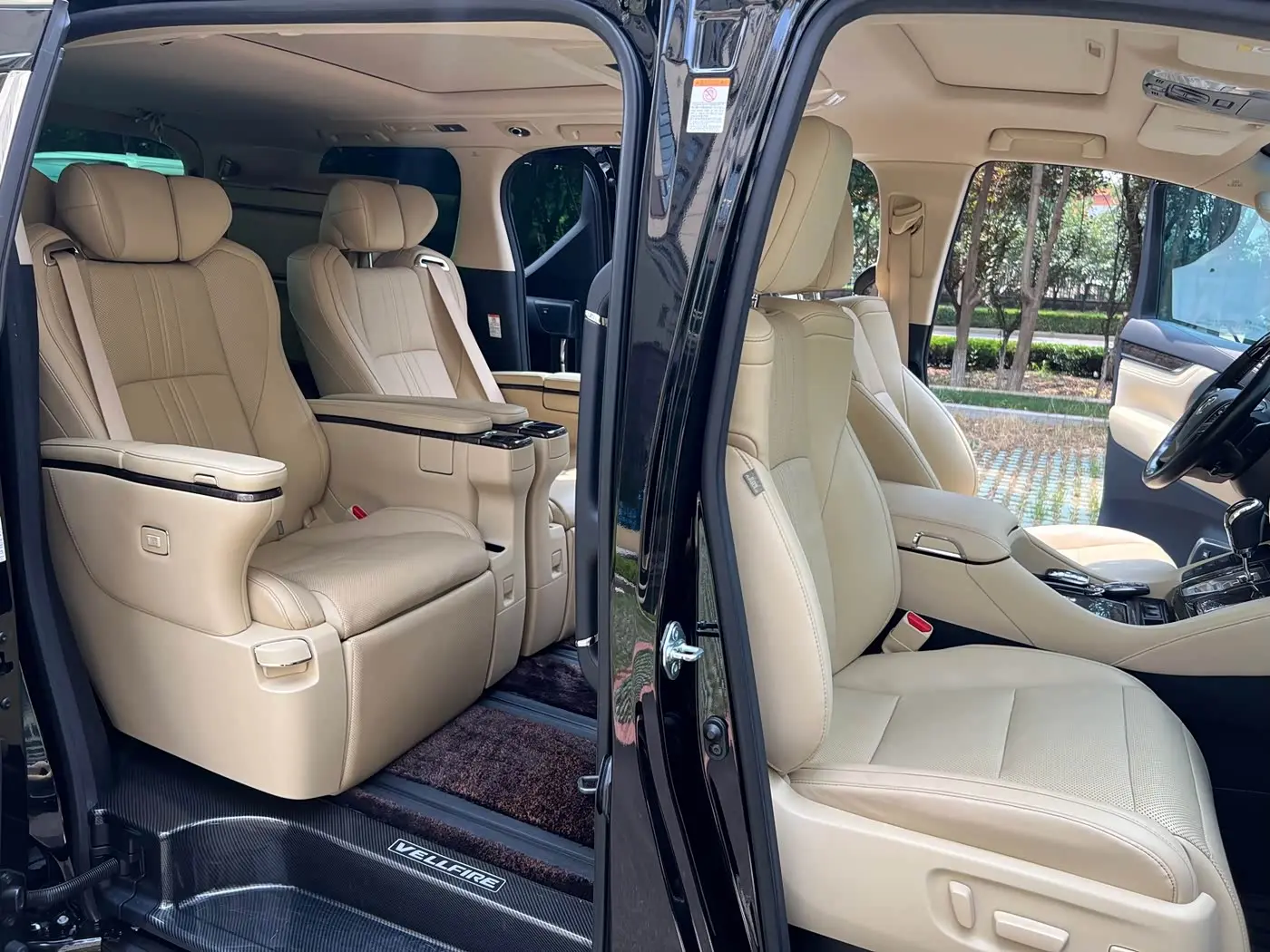 Toyota Vellfire 2022 — Photo 9/18