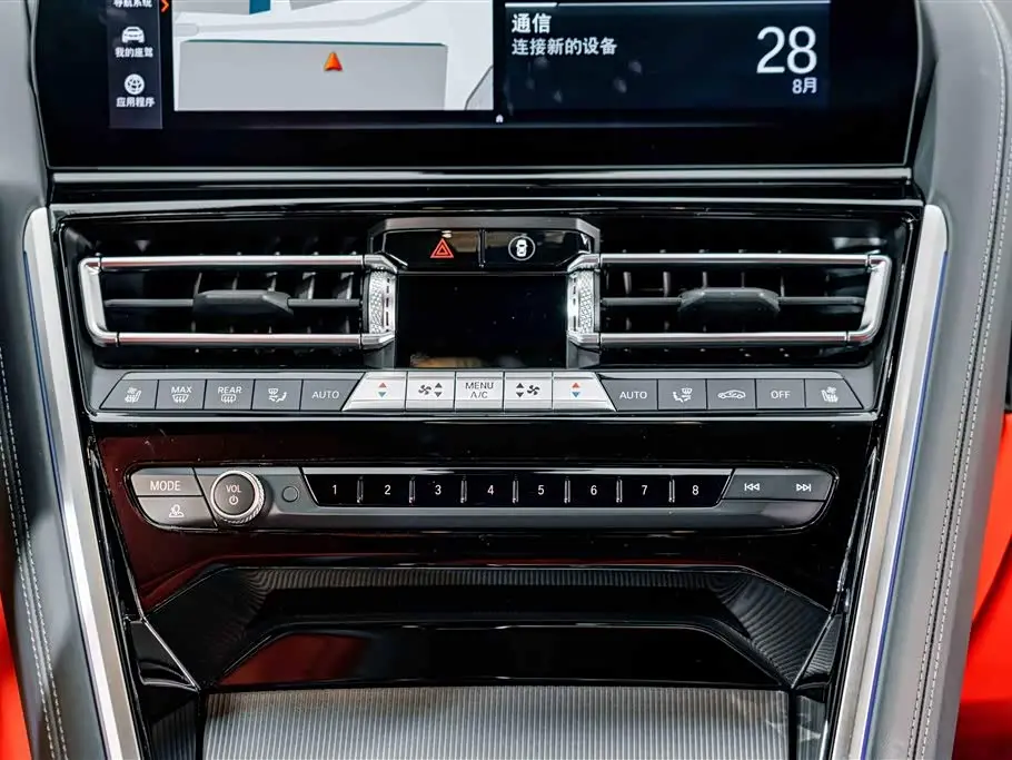 BMW 8 Series 2025 — Фото 14/20