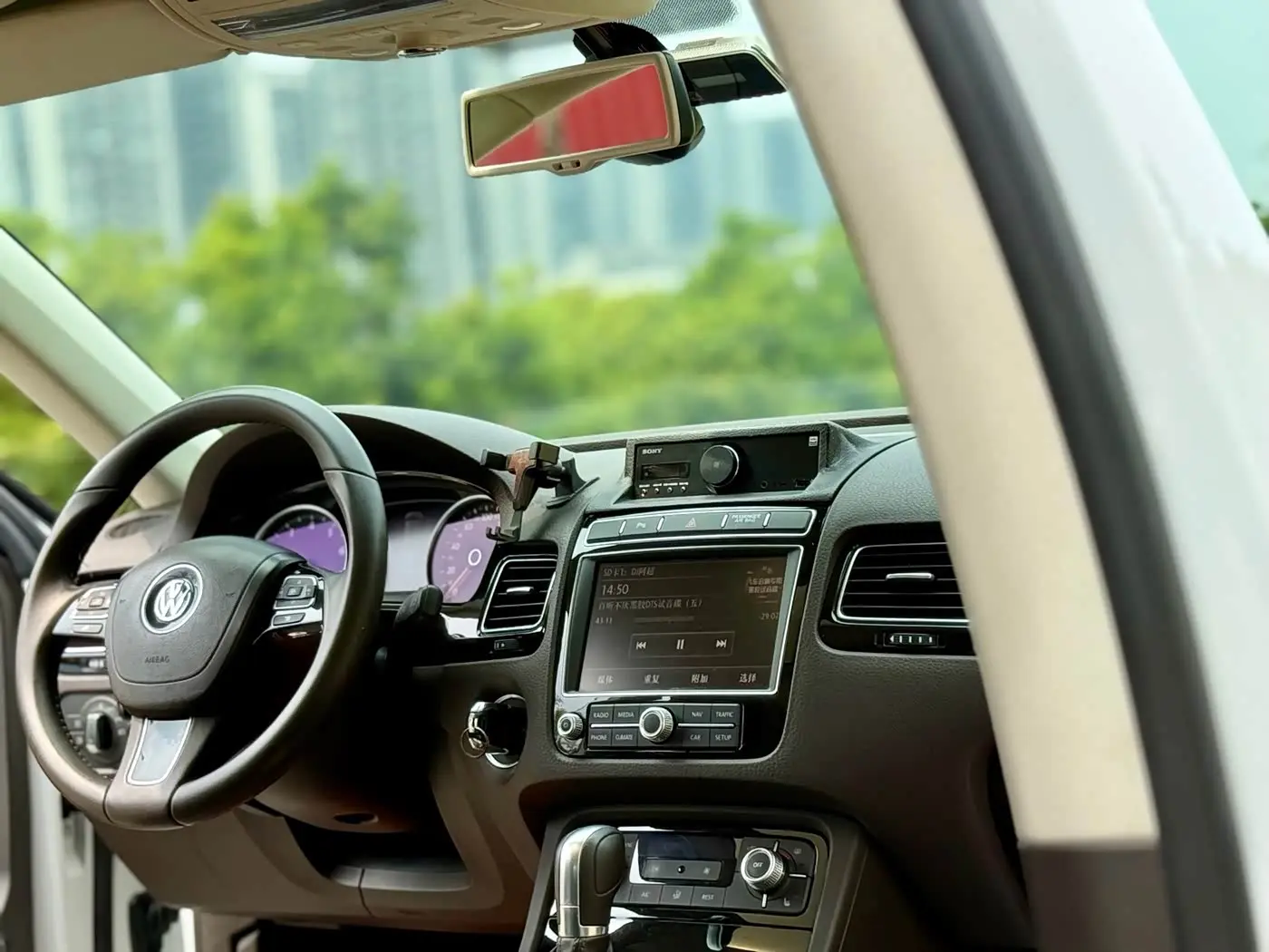 Volkswagen Touareg 2016 — Şəkil 17/18