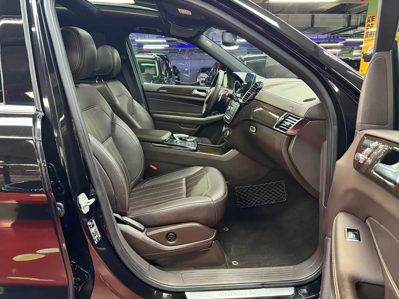 Mercedes-Benz GLS 2017 — Photo 14/20