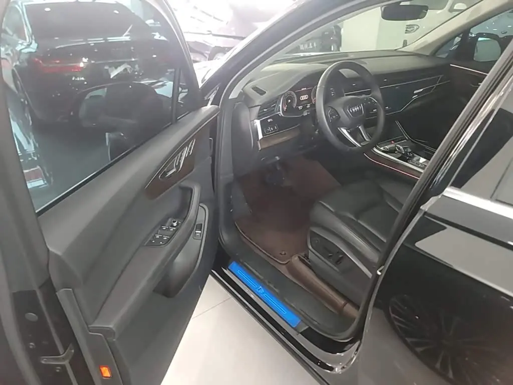 Audi Q7 2024 — ფოტო 16/20