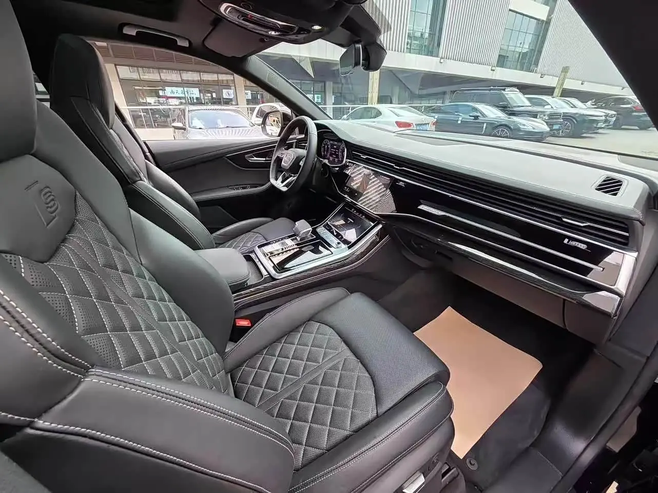 Audi Q8 2020 — Photo 6/11