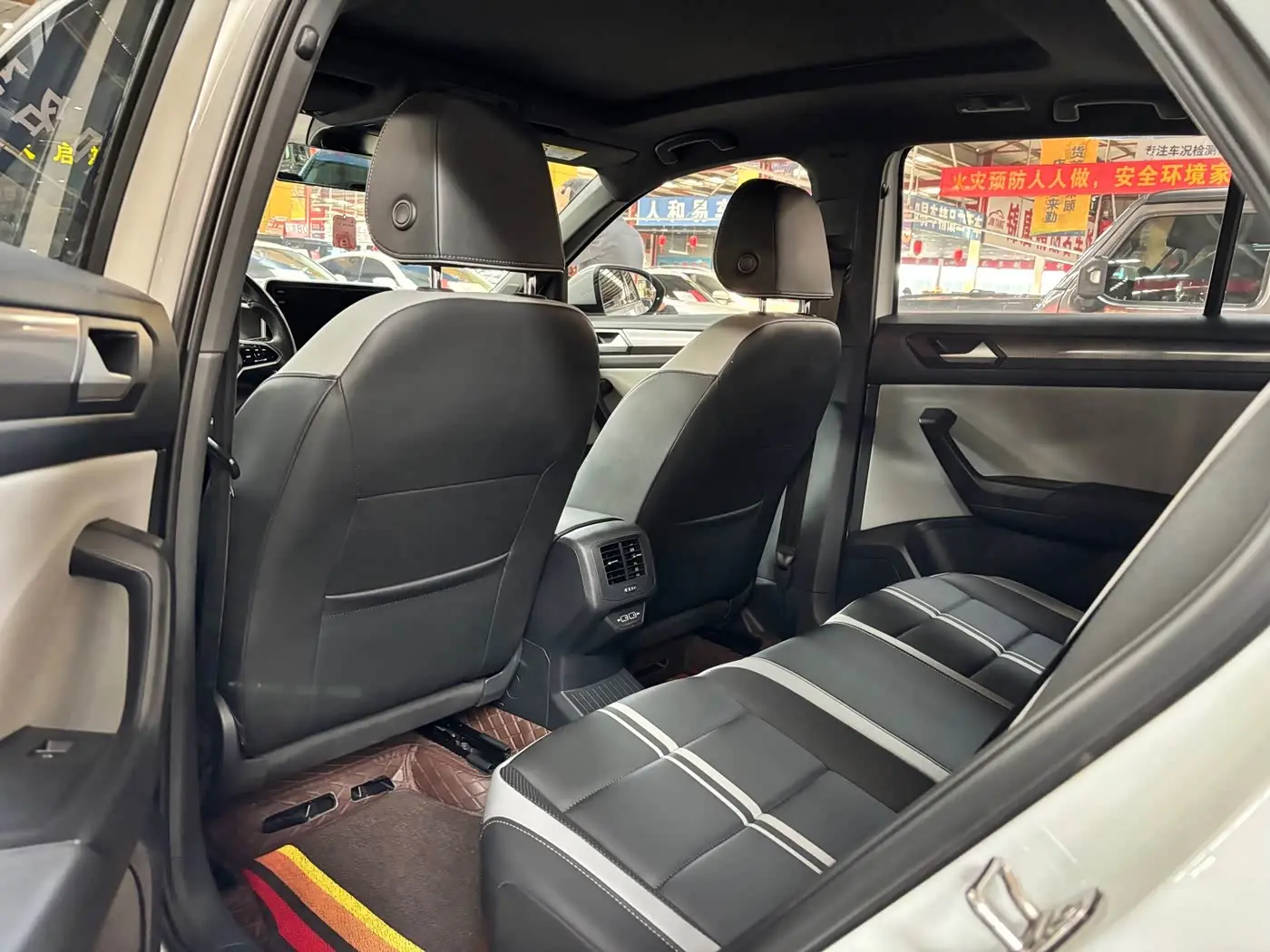Volkswagen T-ROC 2023 — Şəkil 11/14