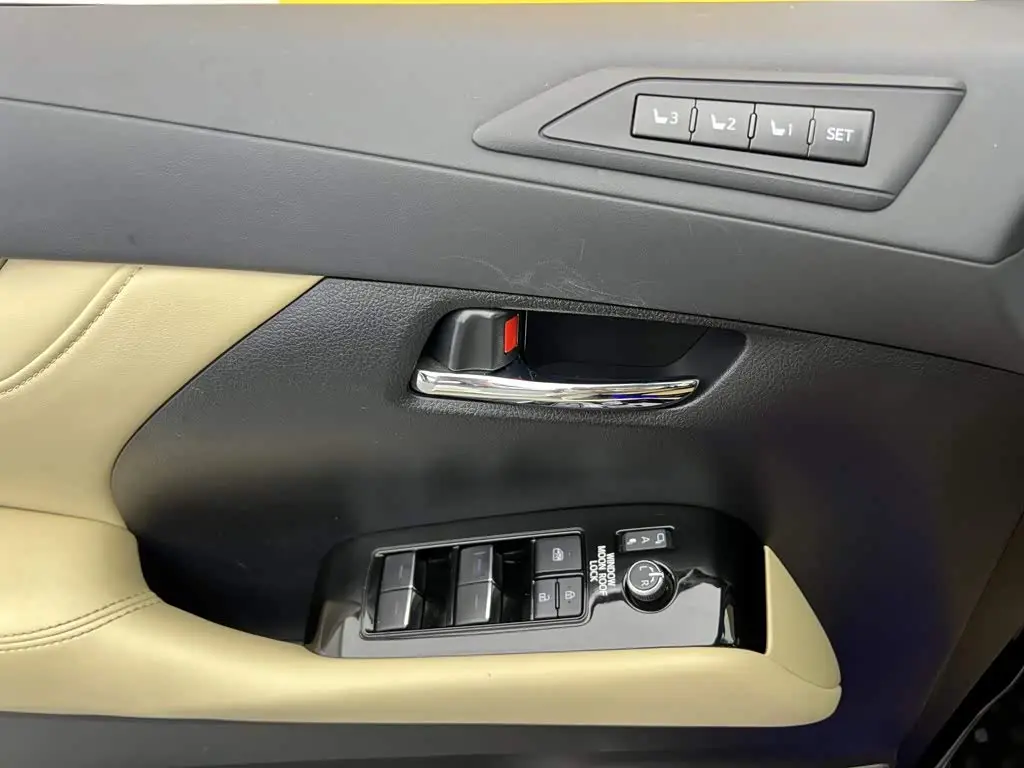 Toyota Alphard 2023 — Şəkil 18/20
