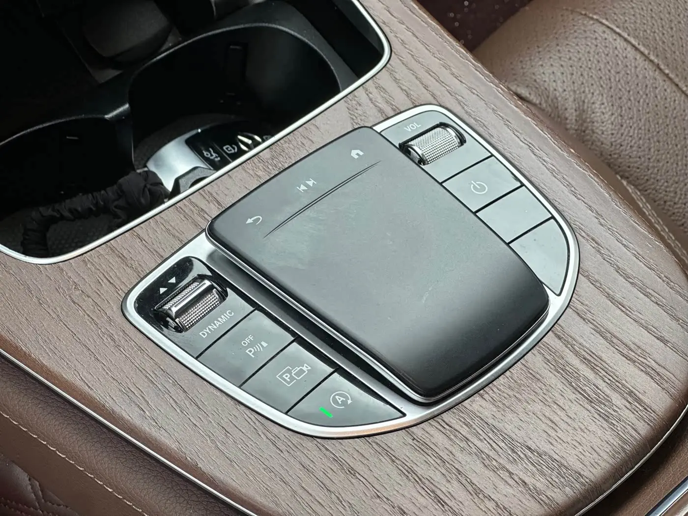 Mercedes-Benz E-Class 2021 — Photo 14/18