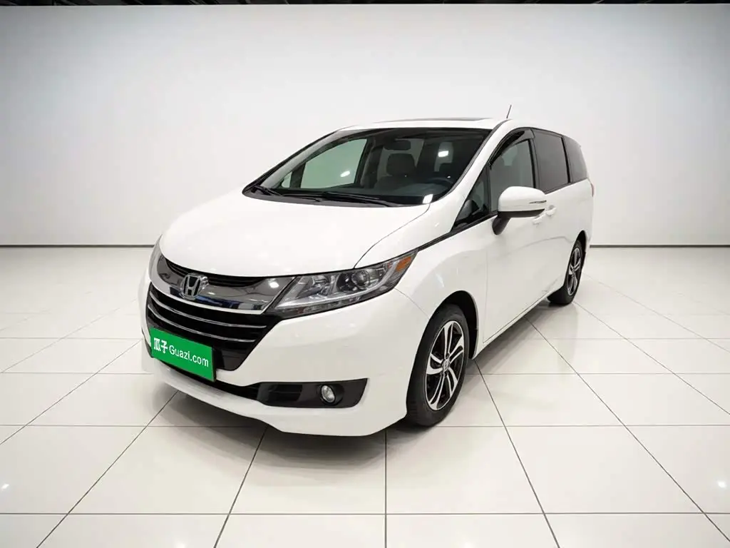 Honda Odyssey 2018 — Фото 1/20