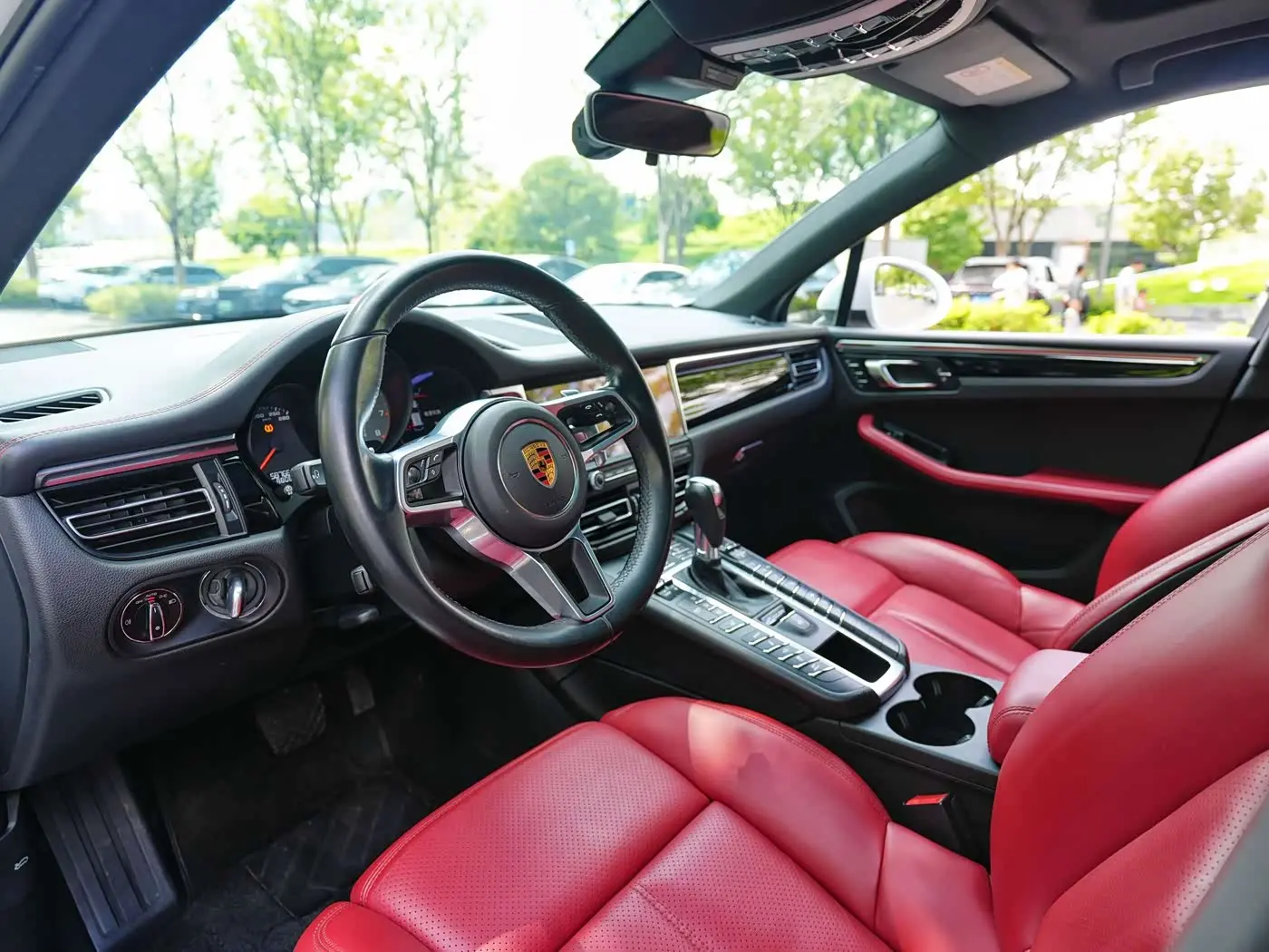 Porsche Macan 2021 — Photo 11/15