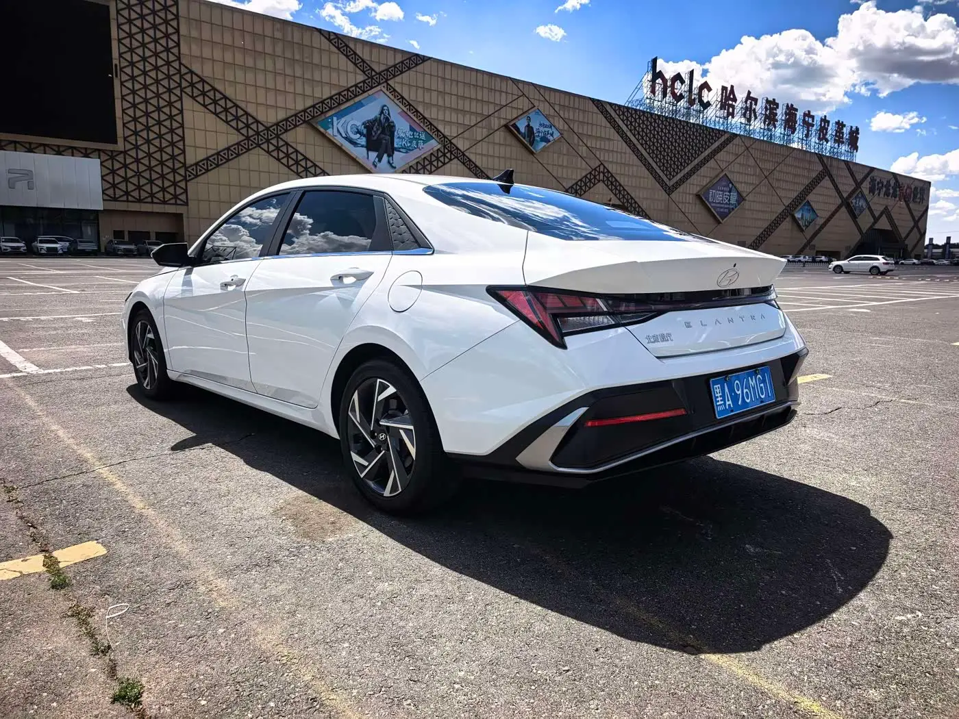 Hyundai Elantra 2023 — Фото 4/20