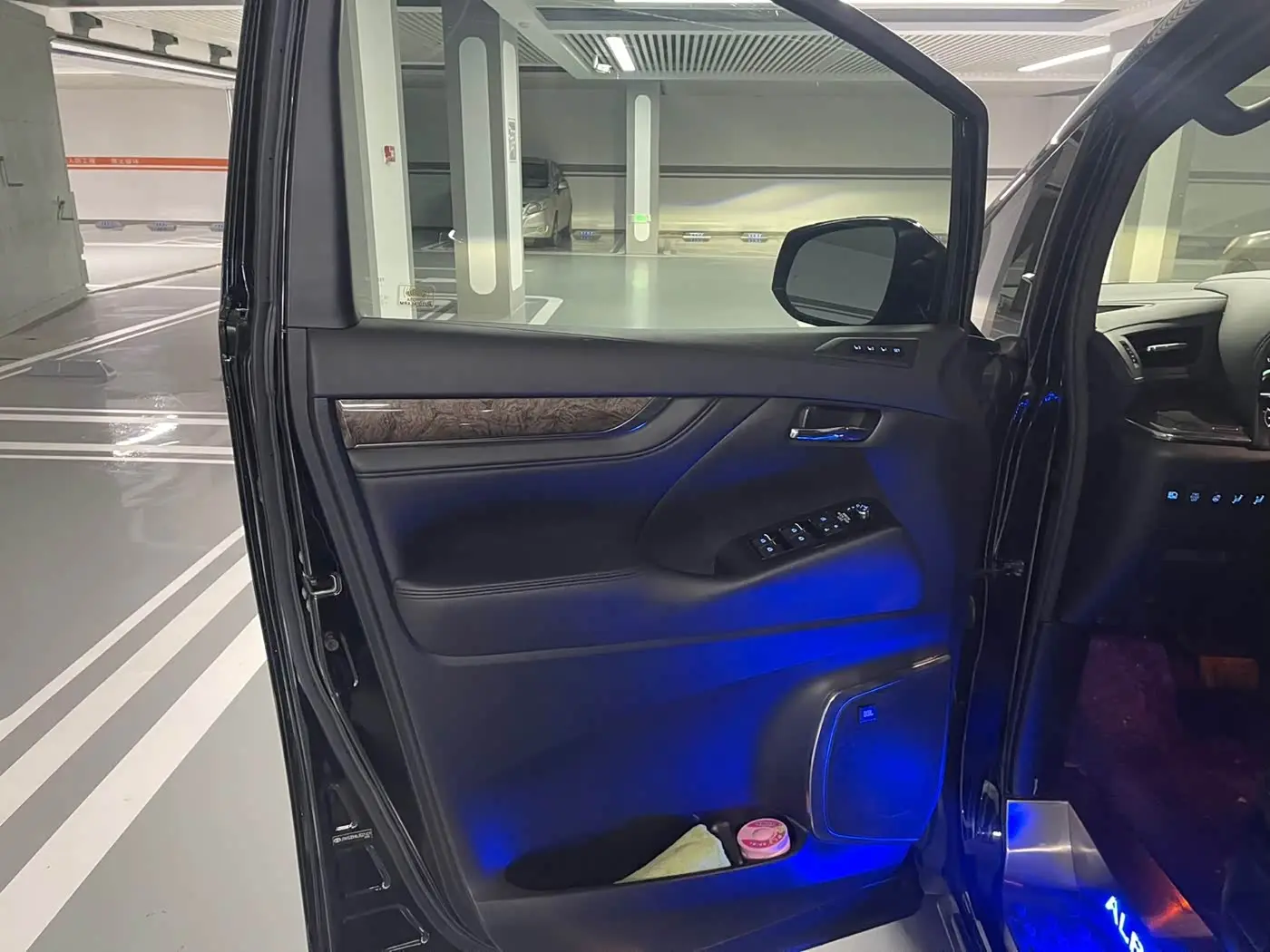 Toyota Alphard 2020 — Photo 6/20