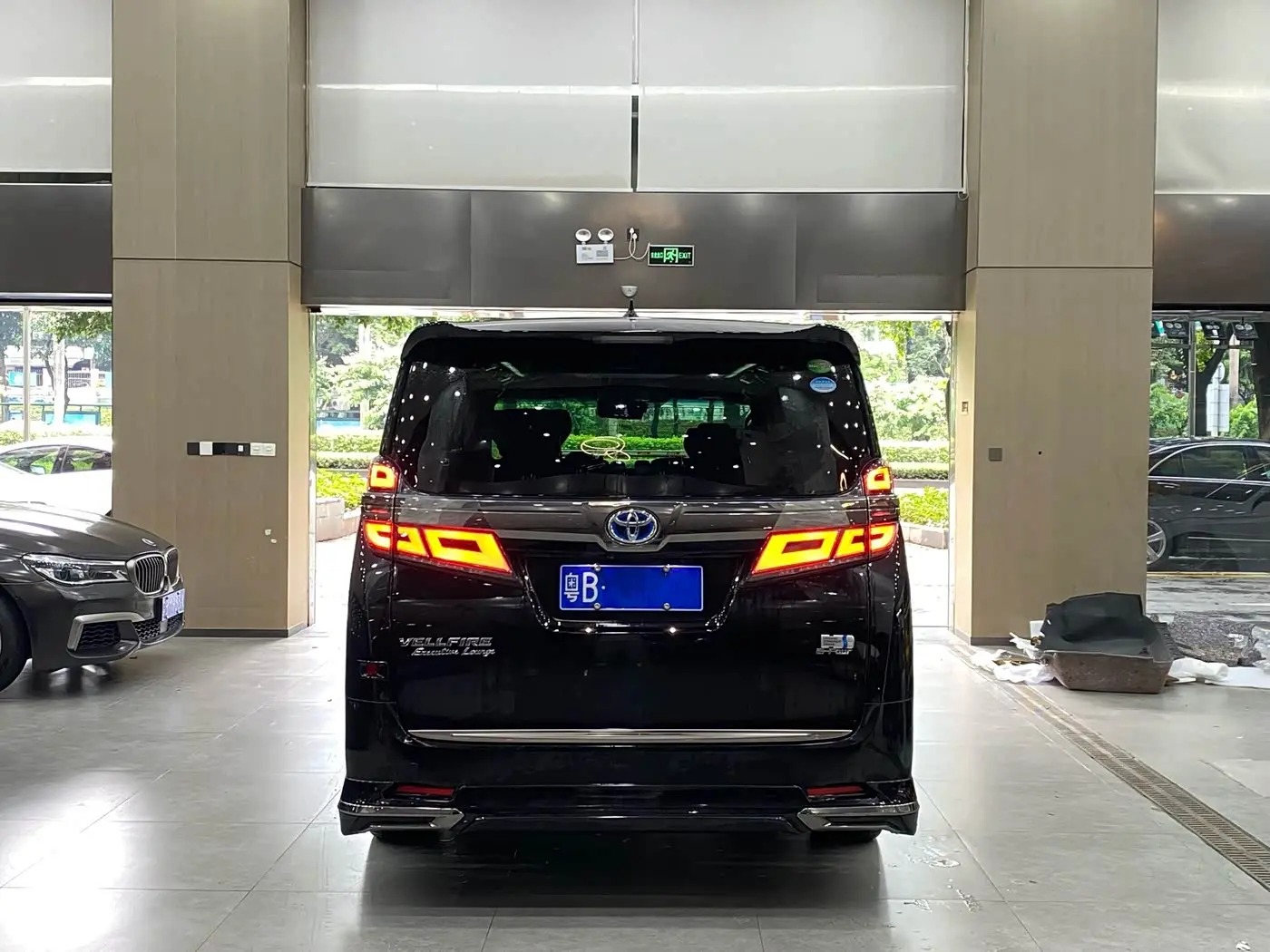 Toyota Vellfire 2020 — Photo 18/19
