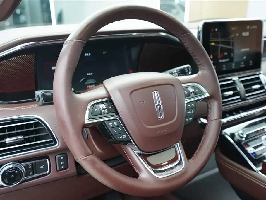 Lincoln Navigator 2022 — Photo 7/20