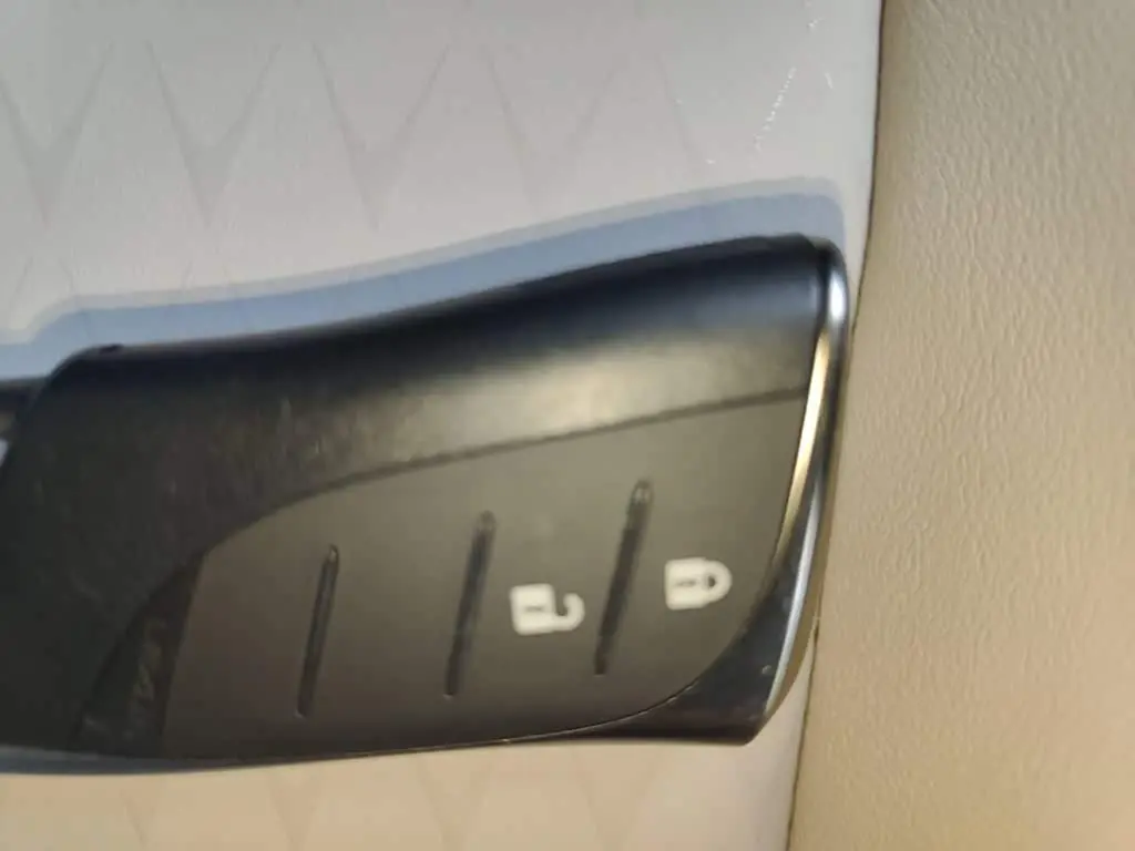 Lexus UX 2020 — Photo 9/20