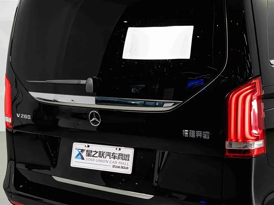 Mercedes-Benz V-Class 2022 — Photo 8/20