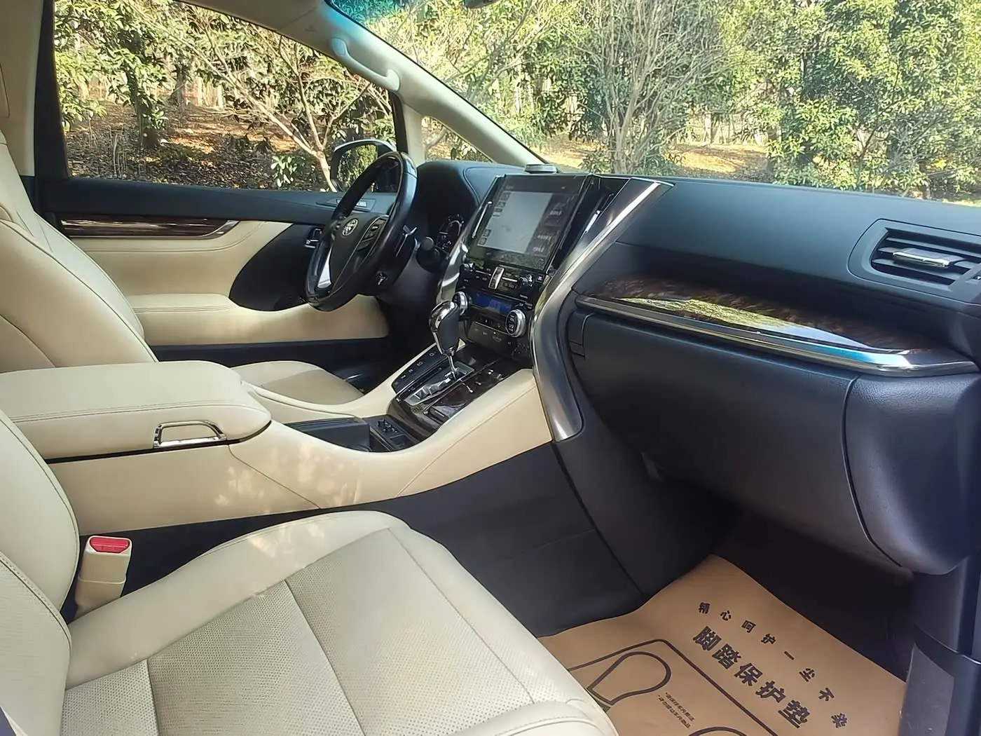 Toyota Alphard 2022 — Photo 14/20