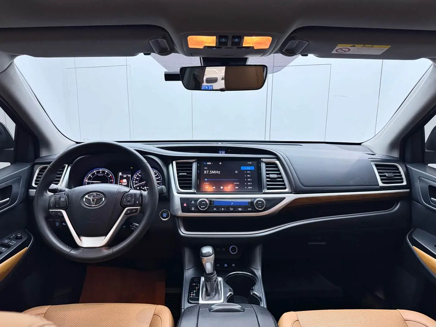 Toyota Highlander 2021 — Photo 19/20