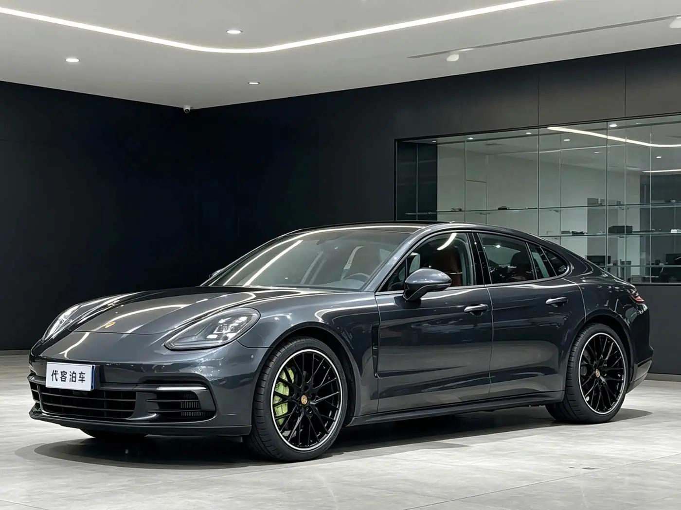 Porsche Panamera 2020 — Photo 1/10