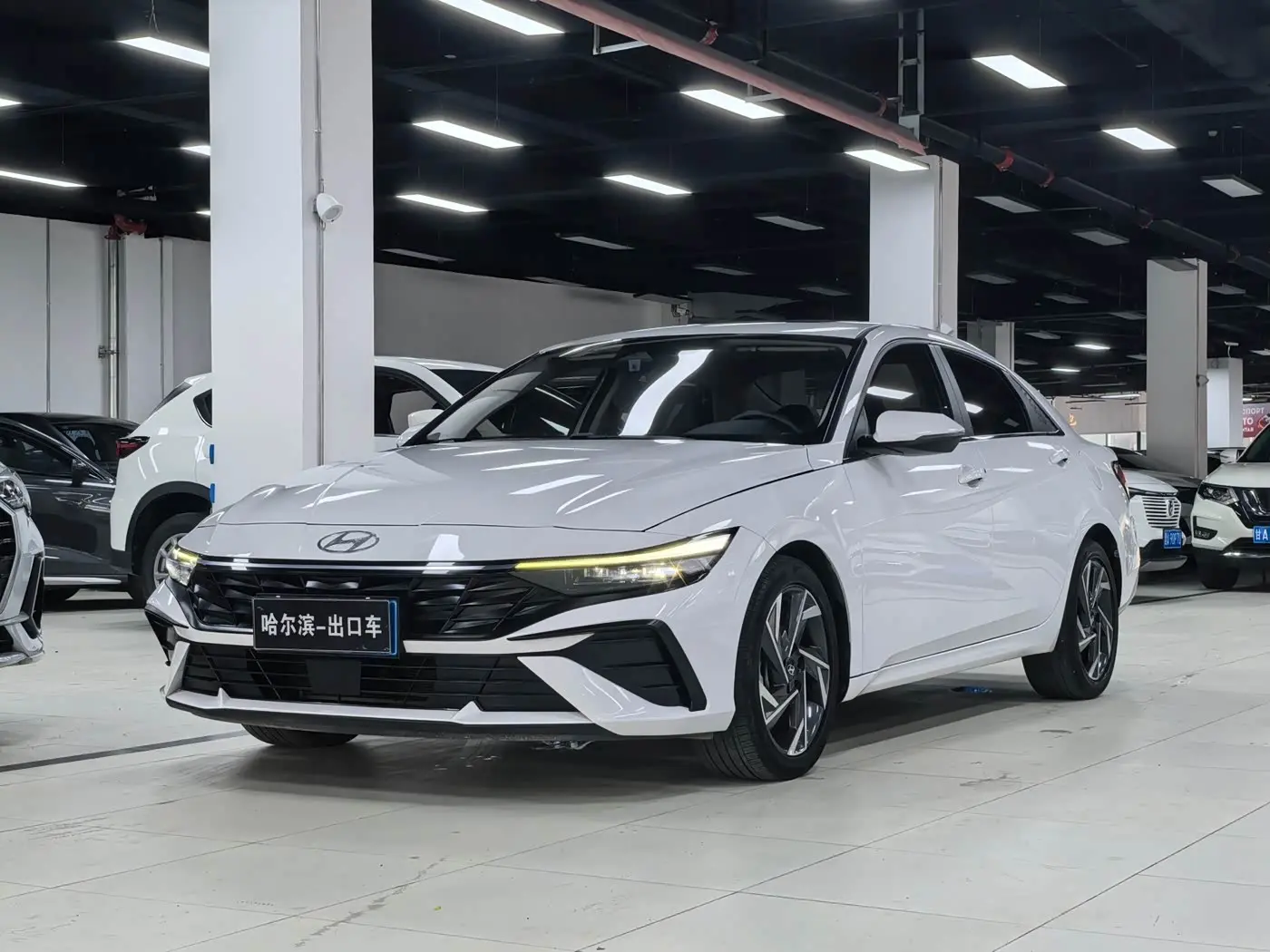 Hyundai Elantra 2023 — Photo 1/20