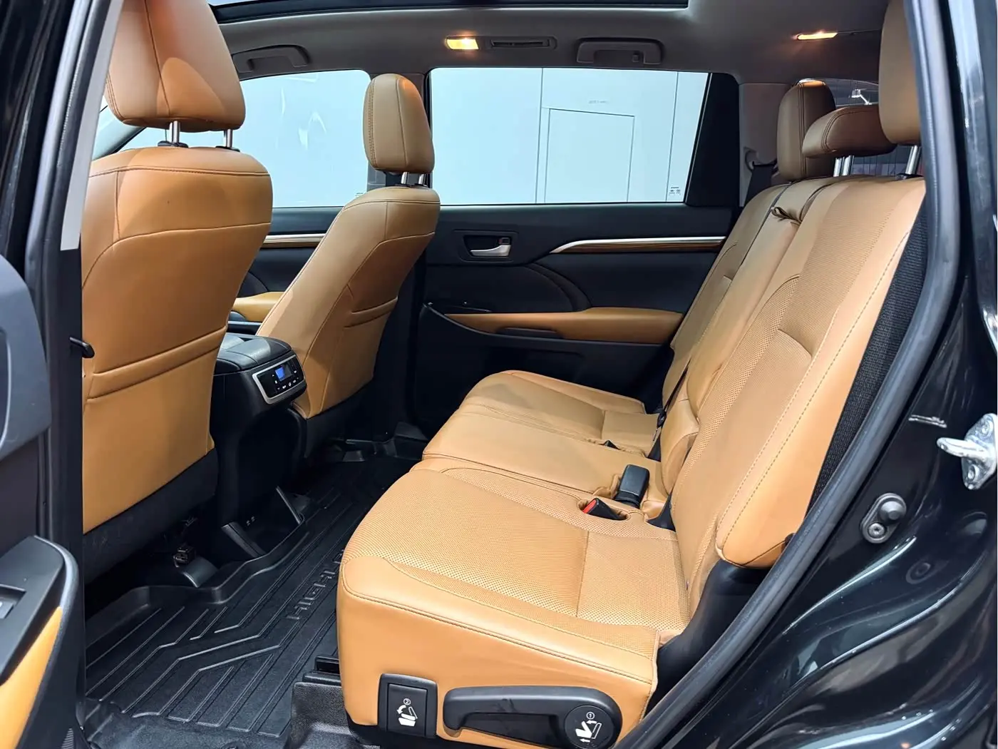 Toyota Highlander 2021 — Photo 10/20