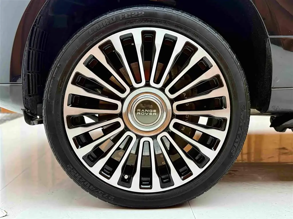 Land Rover Range Rover 2018 — Photo 18/18