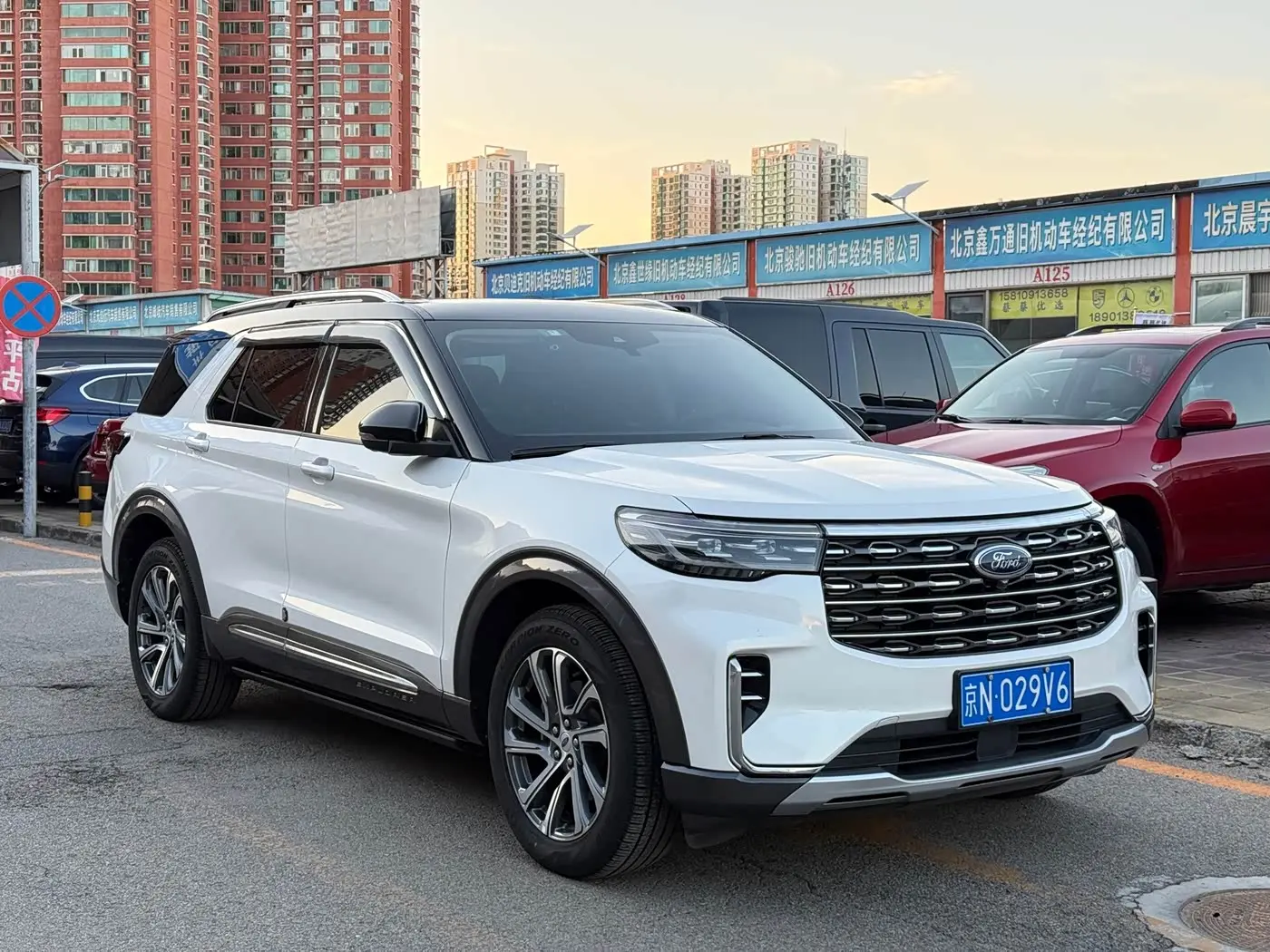 Ford Explorer 2023 — Фото 2/20