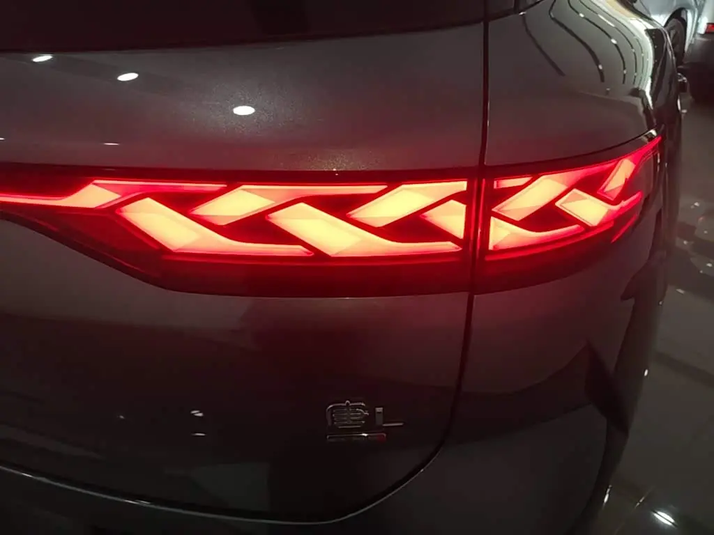 BYD Tang L 2025 — Photo 8/20