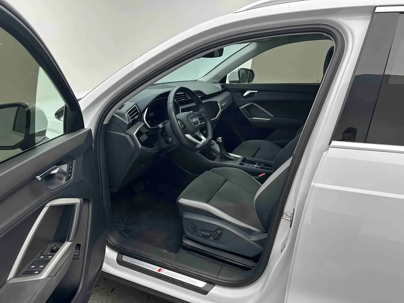 Audi Q3 2022 — Photo 9/19