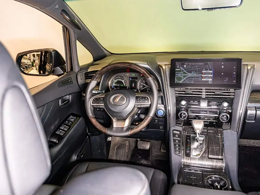 Lexus LM 2022 — Photo 11/20
